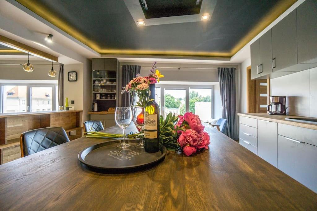 Uroczy Apartament Wita Stwosza Most Kłodzko Exterior foto